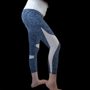 Alo yoga whisper Capri .Not for fit .Size small .Color . Twilight